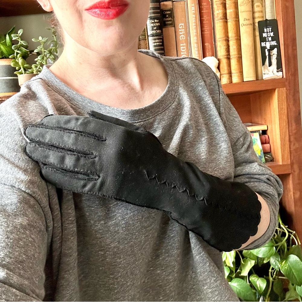 Vintage Black Mid Length Gloves Scalloped Embroidery
